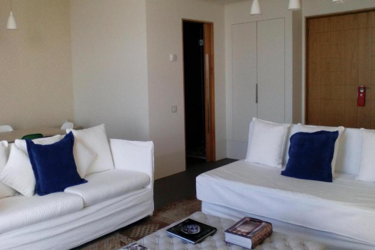 Evolutee Hotel Óbidos Exterior foto A living room at the hotel