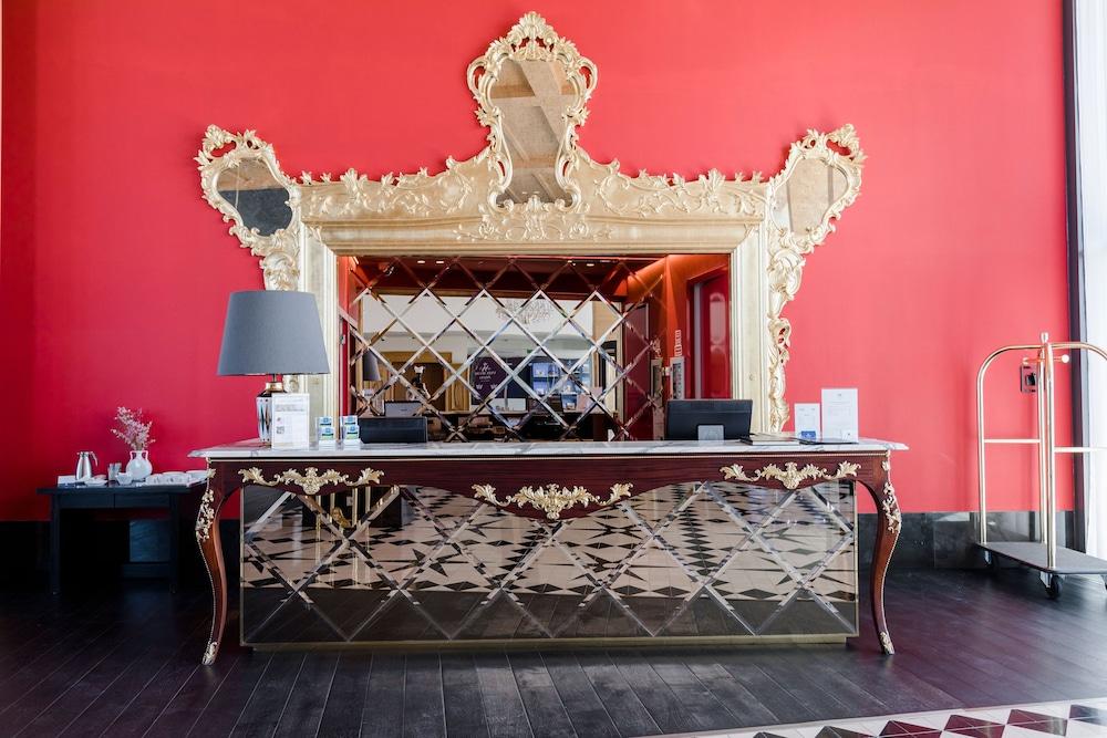 Evolutee Hotel Óbidos Exterior foto The reception desk at the hotel