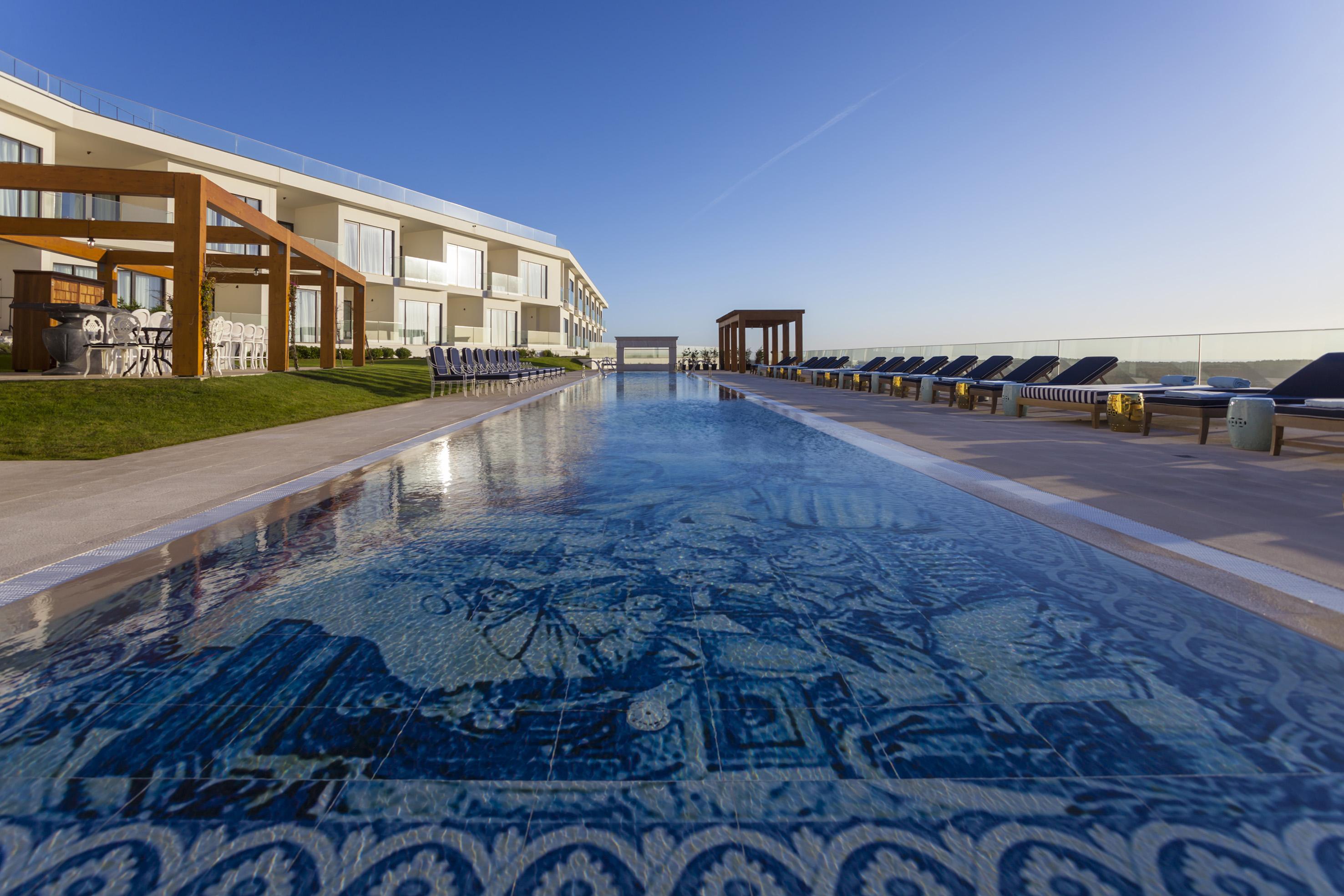 Evolutee Hotel Óbidos Exterior foto Infinity pool at the hotel