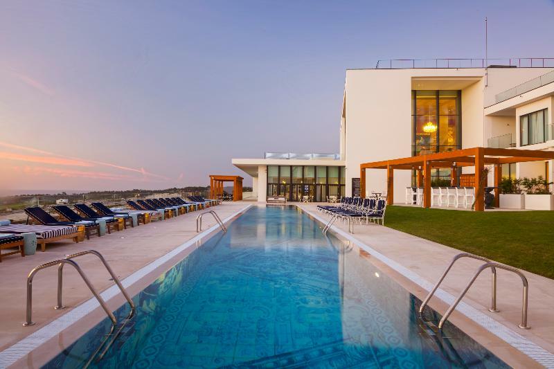 Evolutee Hotel Óbidos Exterior foto The rooftop pool at the Hotel